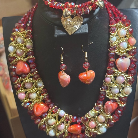 Hand Crafted Red and Gold Necklace Set - Picture 2 of 2